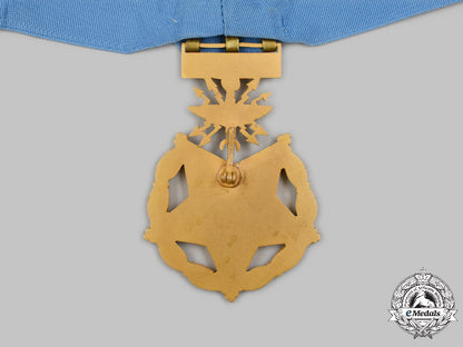 united_states._an_air_force_medal_of_honor_c2021_289emd_7375_1