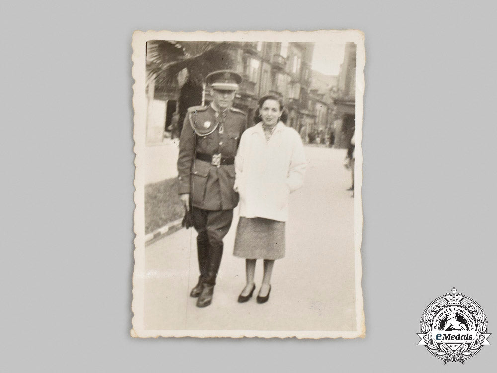 spain,_facist_state._a_franquist_students_league_of_the_falange_army_badge_c.1935_c2021_338_mnc9655