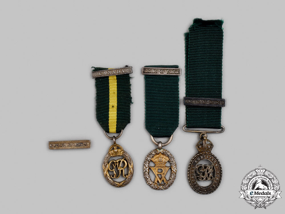 united_kingdom._a_lot_of_four_miniature_decorations_c2021_355emd_3591
