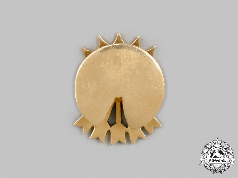 spain,_francoist_era._falange_membership_badge_in_gold,_attributed_to_minister_of_external_affairs_ramón_serrano_suñer_c2021_359_mnc9468