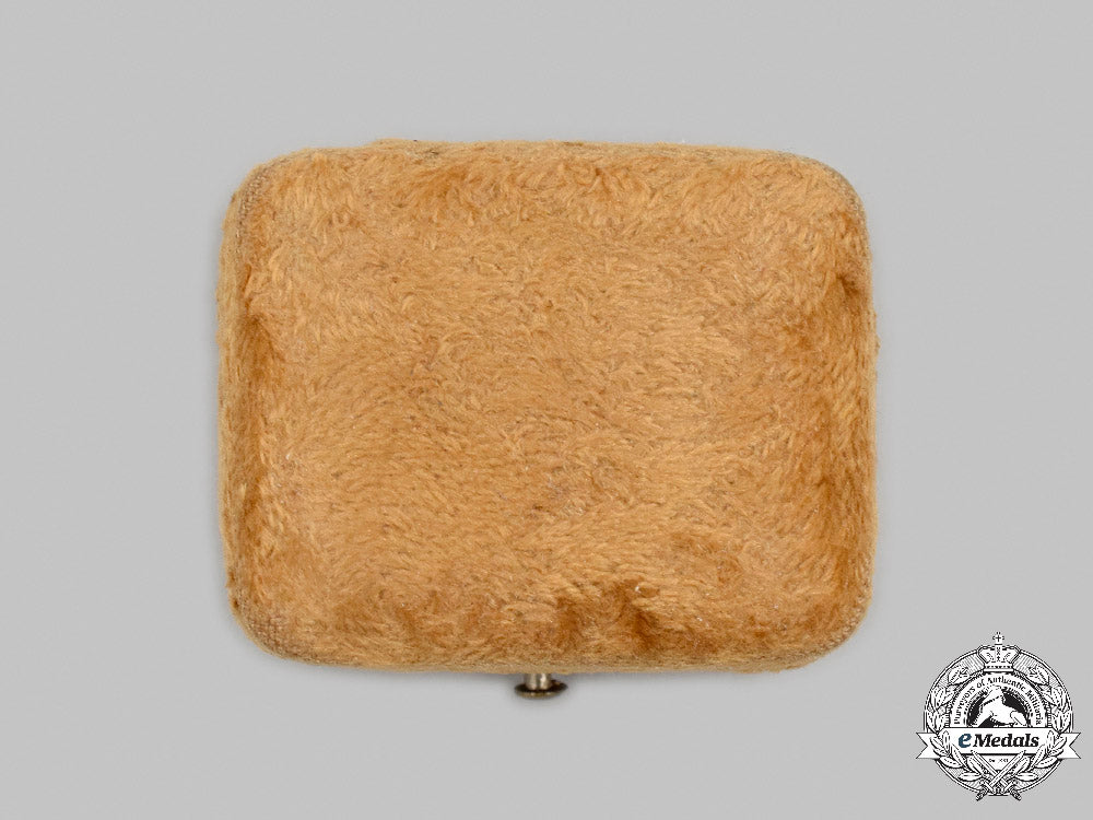 spain,_francoist_era._falange_membership_badge_in_gold,_attributed_to_minister_of_external_affairs_ramón_serrano_suñer_c2021_360_mnc9459