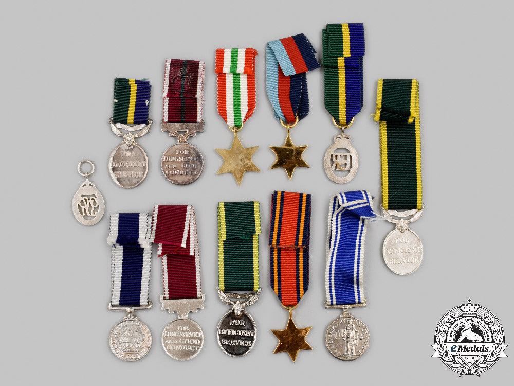 united_kingdom._a_lot_of_twelve_miniature_awards_c2021_360emd_3604_1