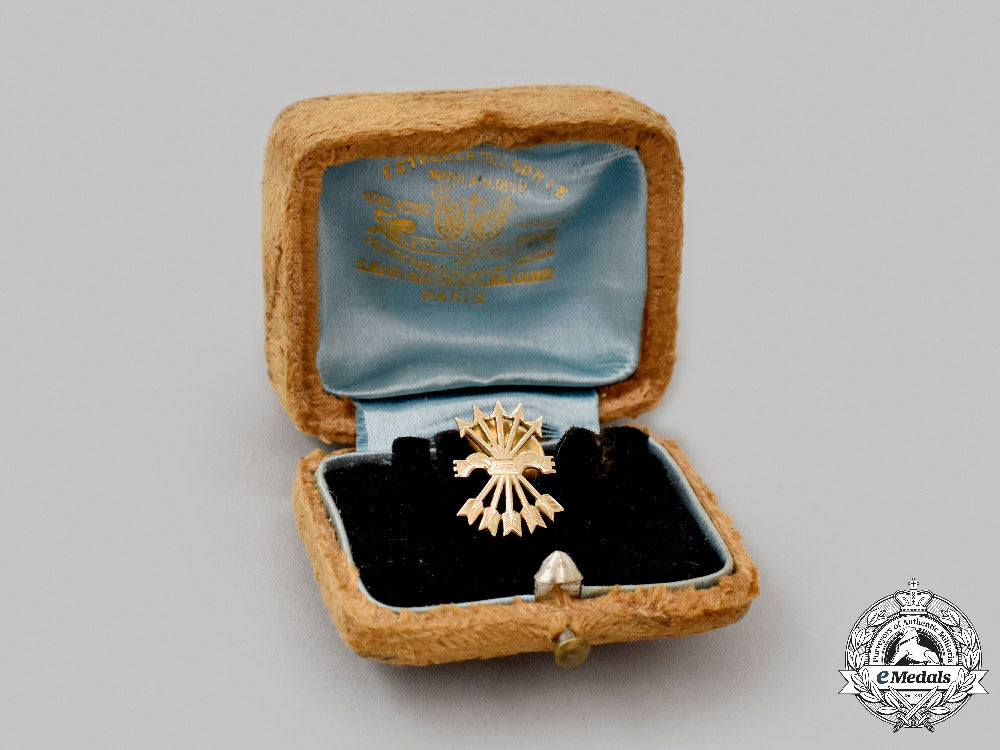 spain,_francoist_era._falange_membership_badge_in_gold,_attributed_to_minister_of_external_affairs_ramón_serrano_suñer_c2021_361_mnc9474