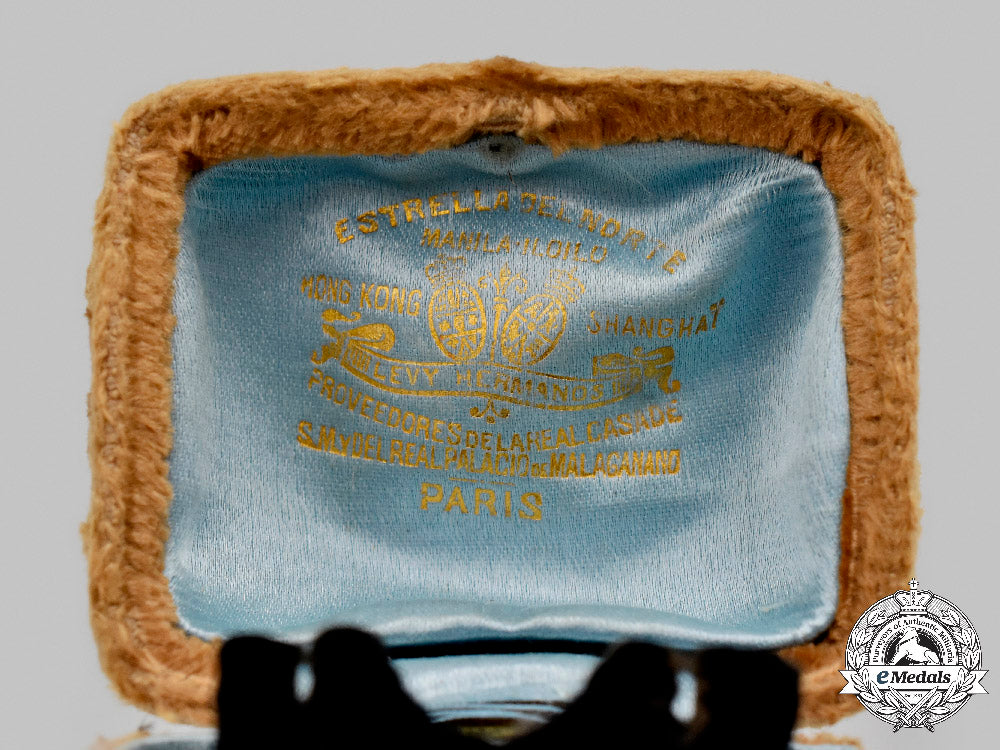 spain,_francoist_era._falange_membership_badge_in_gold,_attributed_to_minister_of_external_affairs_ramón_serrano_suñer_c2021_362_mnc9461