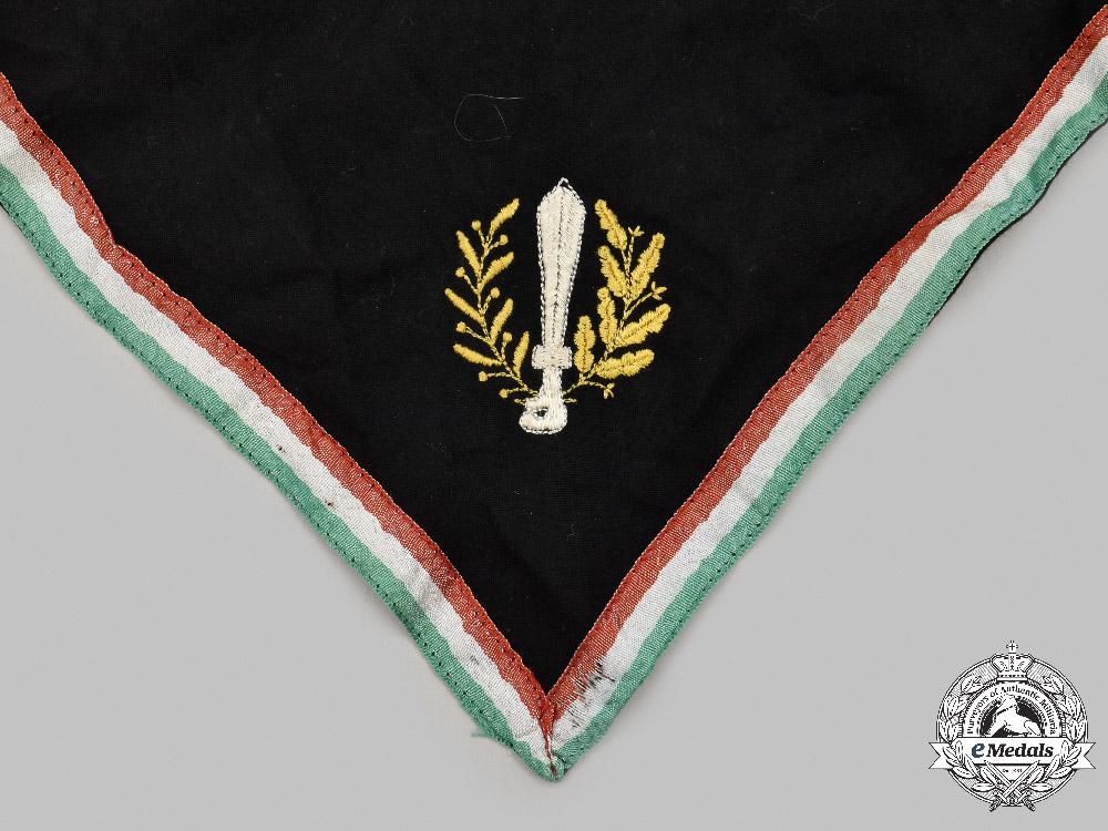 italy_kingdom._a_kerchief_with_ardito's_badge_c2021_371_mnc9609