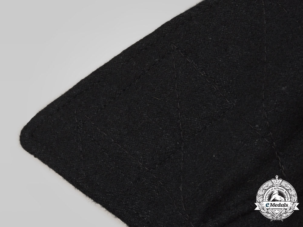 germany,_ss._the_uniform,_accessories,_and_decorations_of_an_unterscharführer_of_the9_th_ss_panzer_division_hohenstaufen_c2021_396emd_3680_1