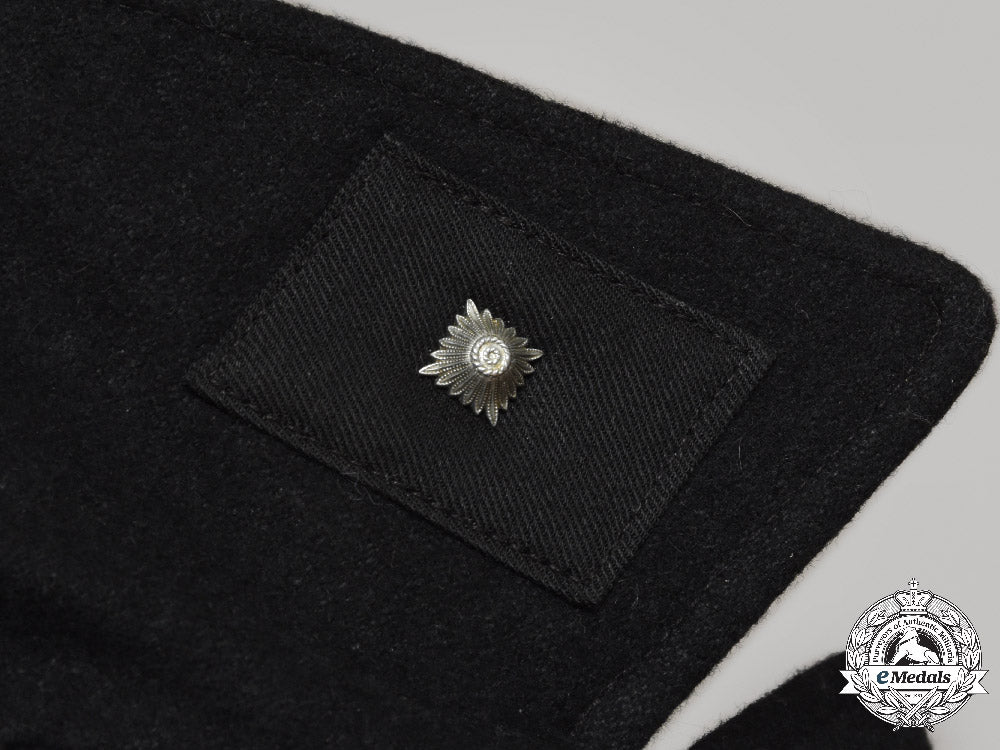 germany,_ss._the_uniform,_accessories,_and_decorations_of_an_unterscharführer_of_the9_th_ss_panzer_division_hohenstaufen_c2021_397emd_3685_1