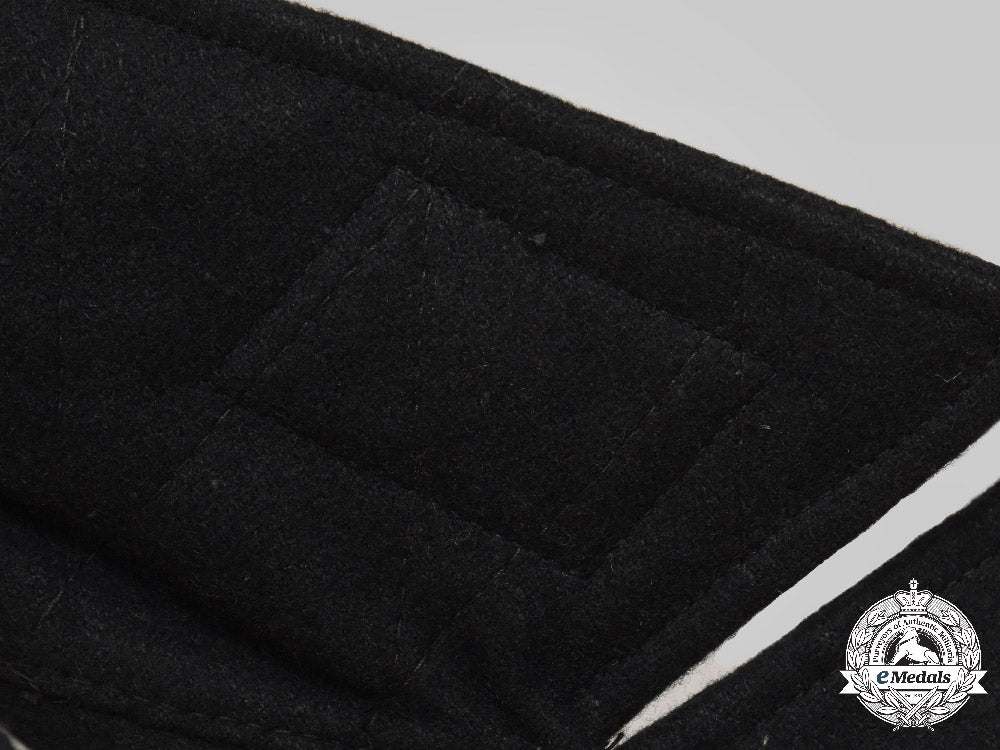 germany,_ss._the_uniform,_accessories,_and_decorations_of_an_unterscharführer_of_the9_th_ss_panzer_division_hohenstaufen_c2021_398emd_3686_1