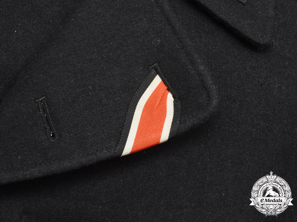 germany,_ss._the_uniform,_accessories,_and_decorations_of_an_unterscharführer_of_the9_th_ss_panzer_division_hohenstaufen_c2021_399emd_3642_1