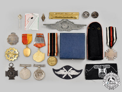 international._a_lot_of_twenty_military_items_c2021_401_mnc7380