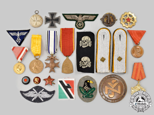 international._a_lot_of_twenty-_two_military_items_c2021_404_mnc7388