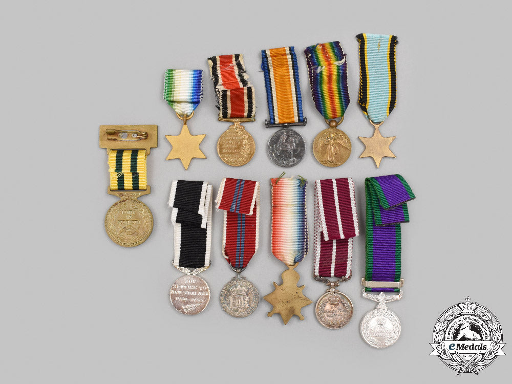 united_kingdom,_australia._a_lot_of_eleven_miniature_awards_c2021_455emd_3881