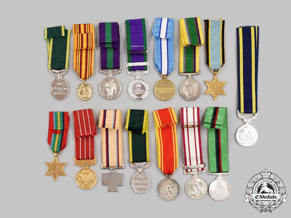 united_kingdom,_canada,_united_nations._a_lot_of_fifteen_miniature_awards_c2021_461emd_3895_1_1_1