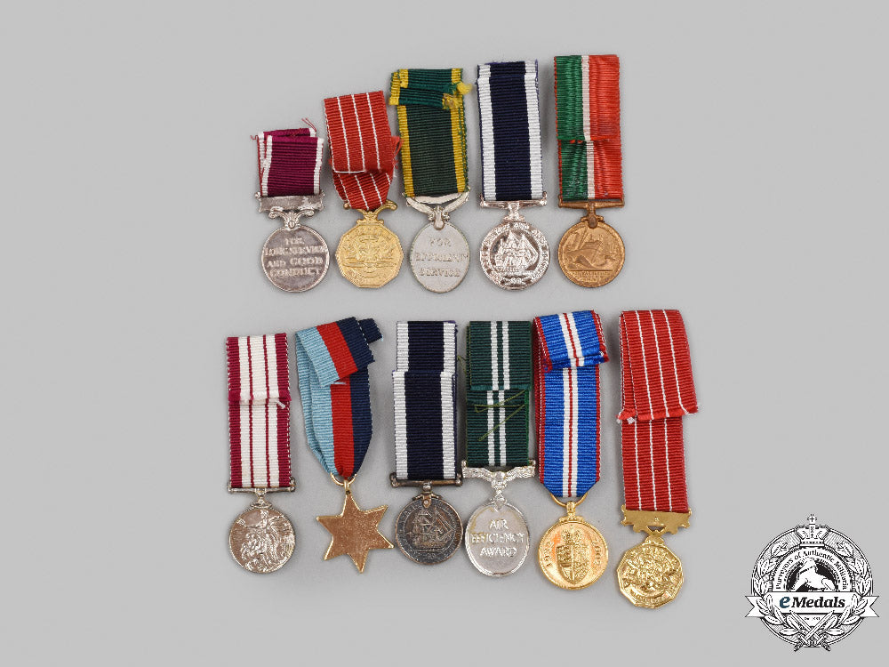 united_kingdom,_canada._a_lot_of_eleven_miniature_awards_c2021_480emd_3931