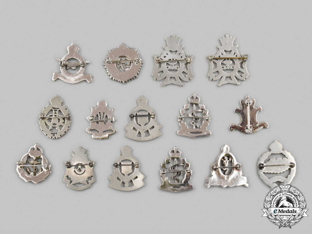 canada._a_lot_of_fifteen_armed_forces_sweetheart_badges_c2021_539emd_7997_1