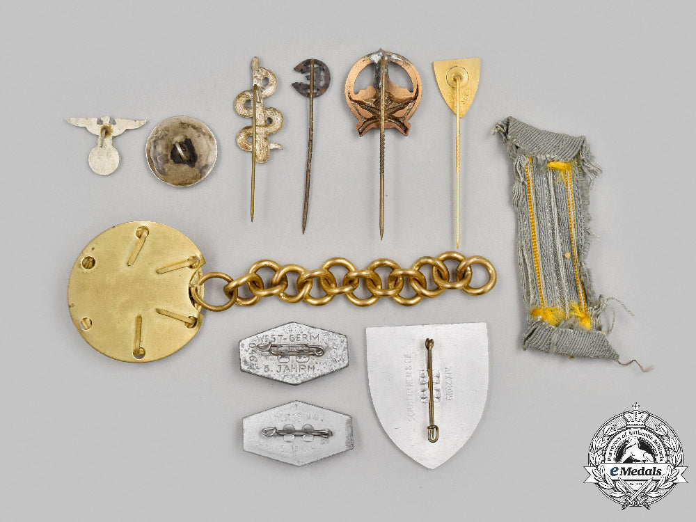 germany._a_mixed_lot_of_badges_and_insignia_c2021_557_mnc7770_1