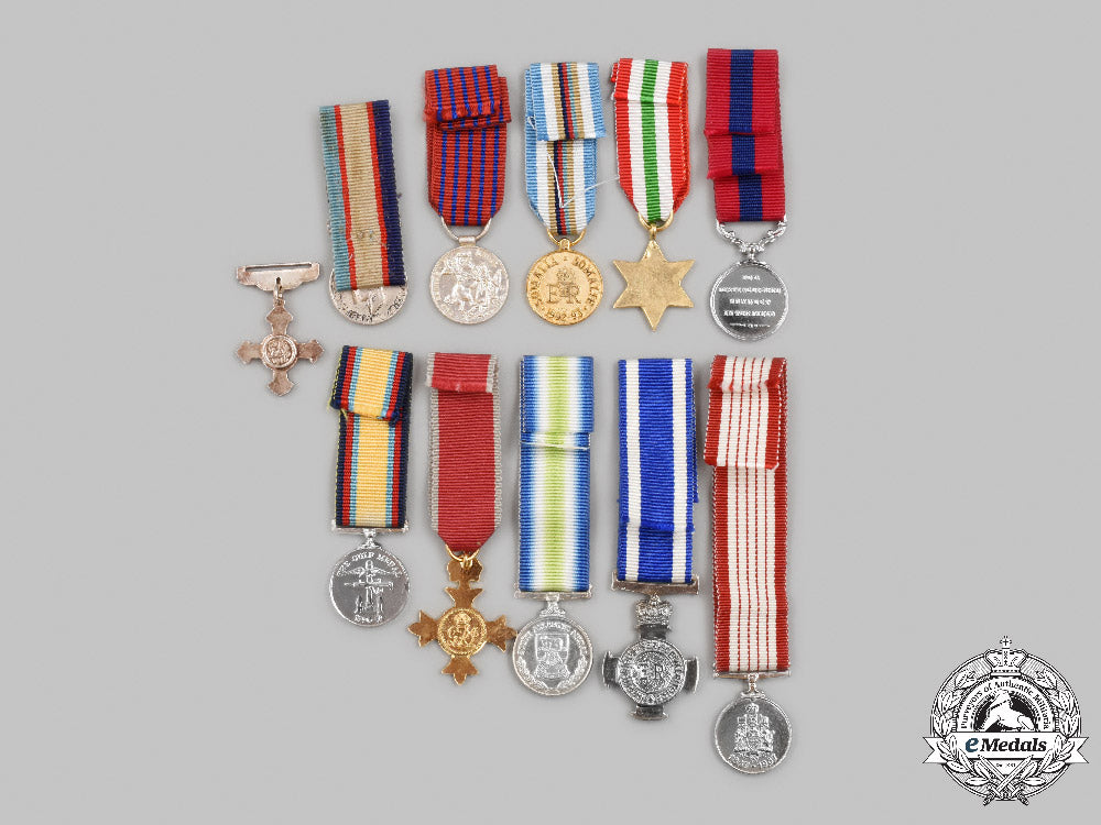 united_kingdom,_canada._a_lot_of_eleven_miniature_awards_c2021_557emd_5485