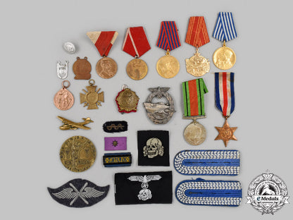 germany,_third_reich._a_lot_of_twenty-_four_mostly_post-1945_manufactured_items_c2021_562emd_5523_1