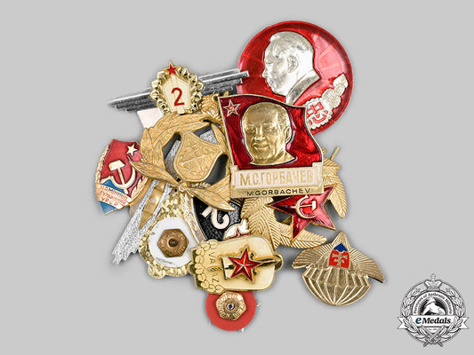 international._a_mixed_lot_of_commemorative_badges_and_cap_insignia_c2021_572_mnc4951_1_1_1_1