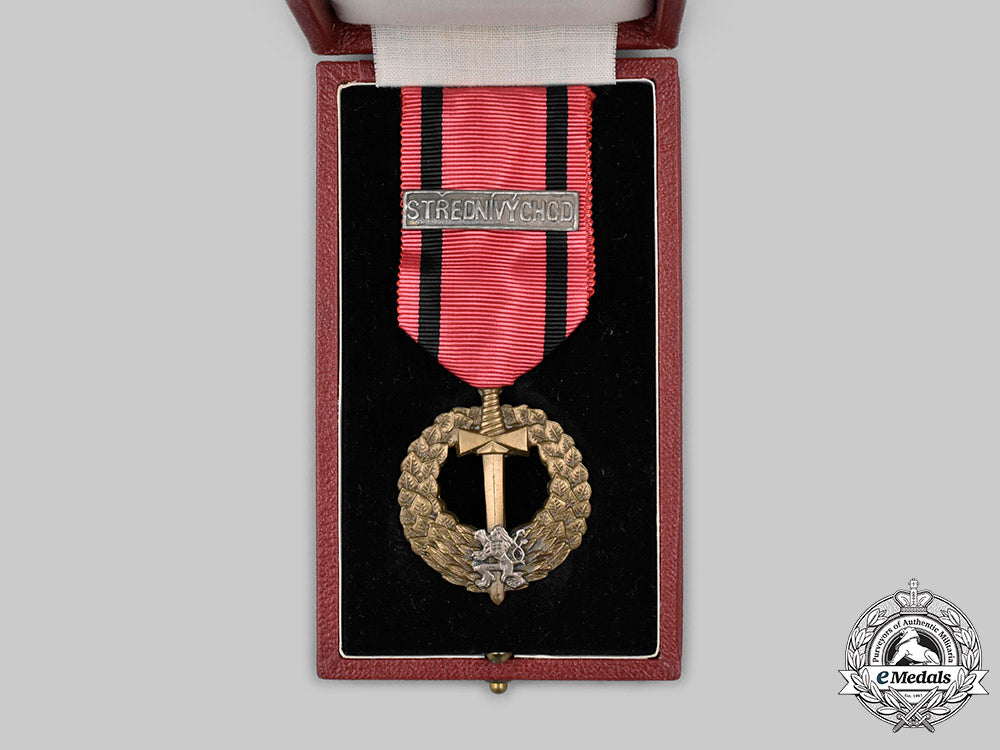 czechoslovakia,_socialist_republic._a_commemorative_medal_of_the_czechoslovakian_army_abroad,_with_case_c2021_588_mnc4982