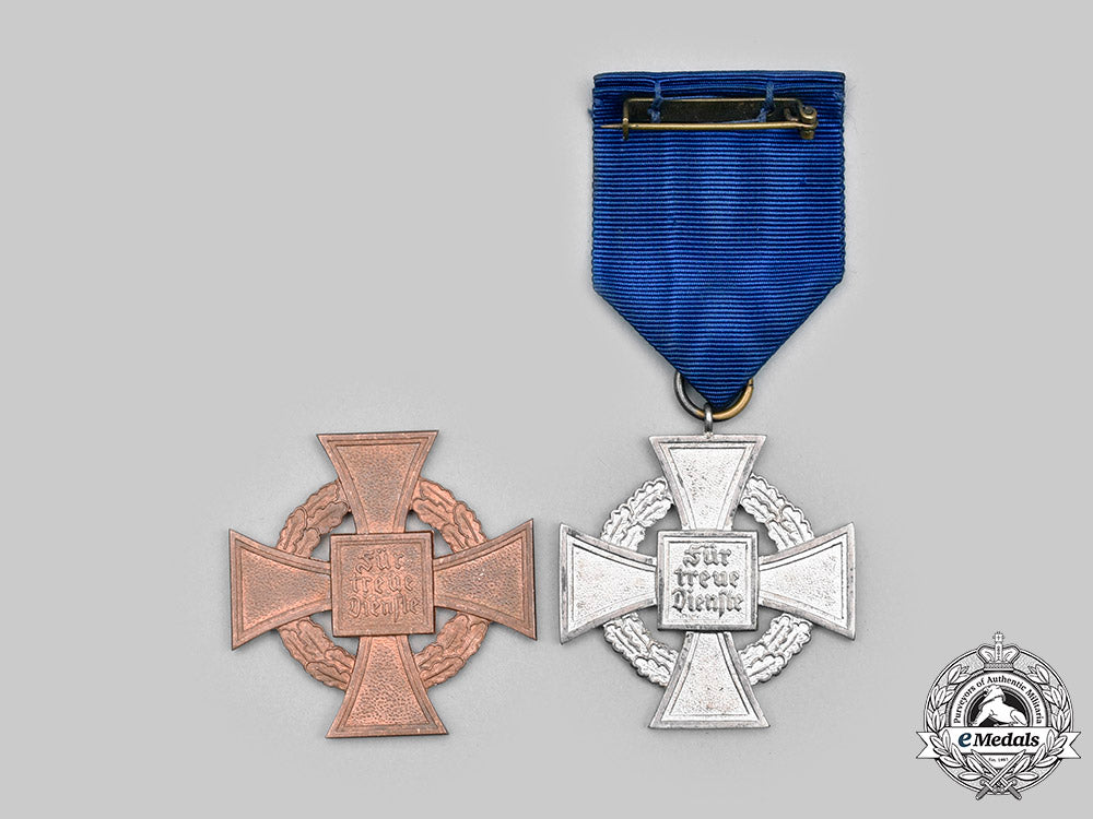 germany,_third_reich._a_pair_of_civil_service_long_service_decorations_c2021_594_mnc6316_1