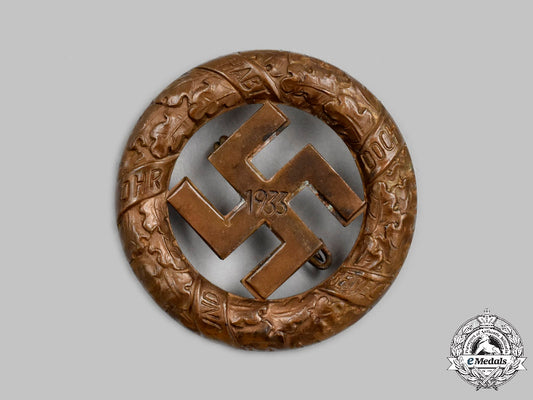 germany,_third_reich._a_gau_munich_commemorative_badge_c2021_620_mnc7880_1