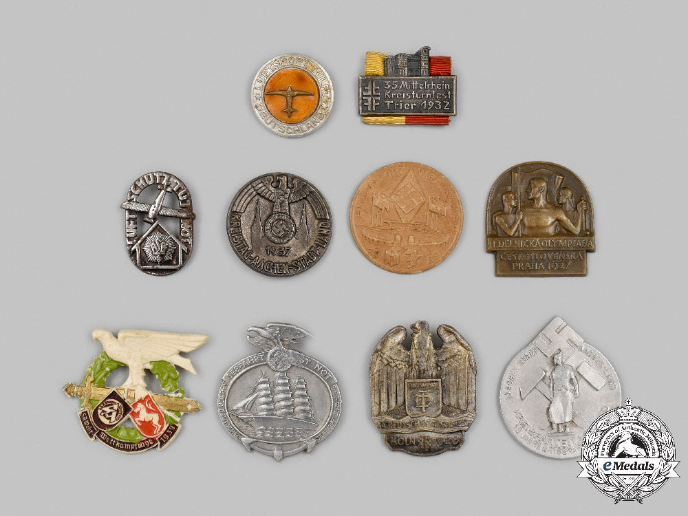 international._a_mixed_lot_of_commemorative_badges_c2021_621_mnc0362_1_1