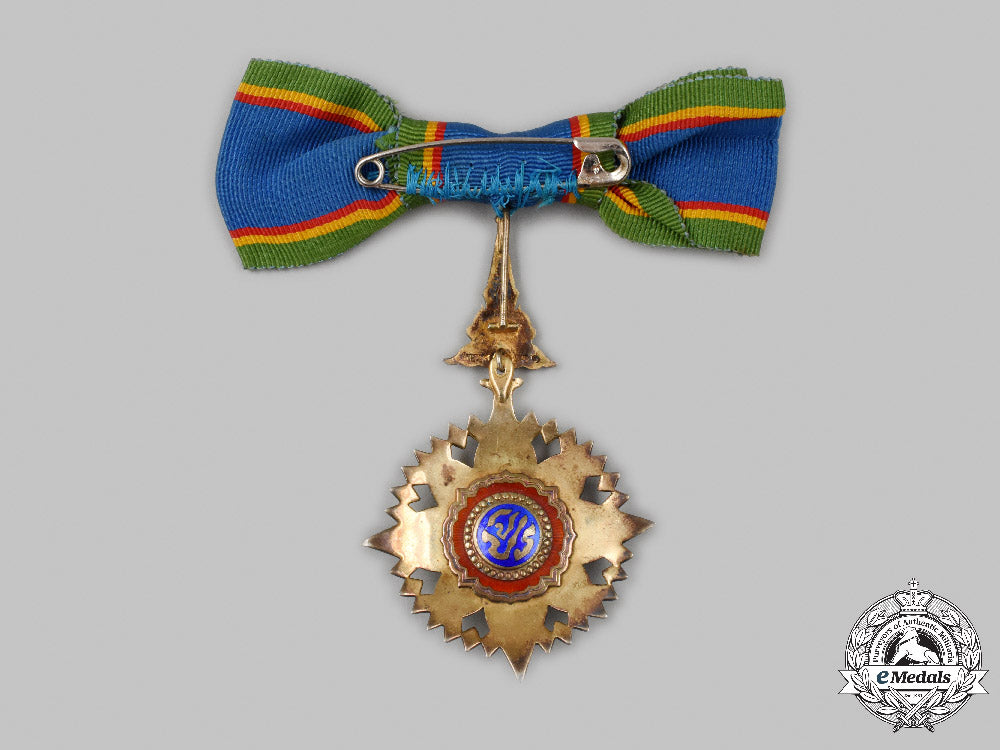 thailand,_kingdom._a_most_noble_order_of_the_crown_of_thailand,_iii_class_commander_for_ladies,_c2021_637emd_8248