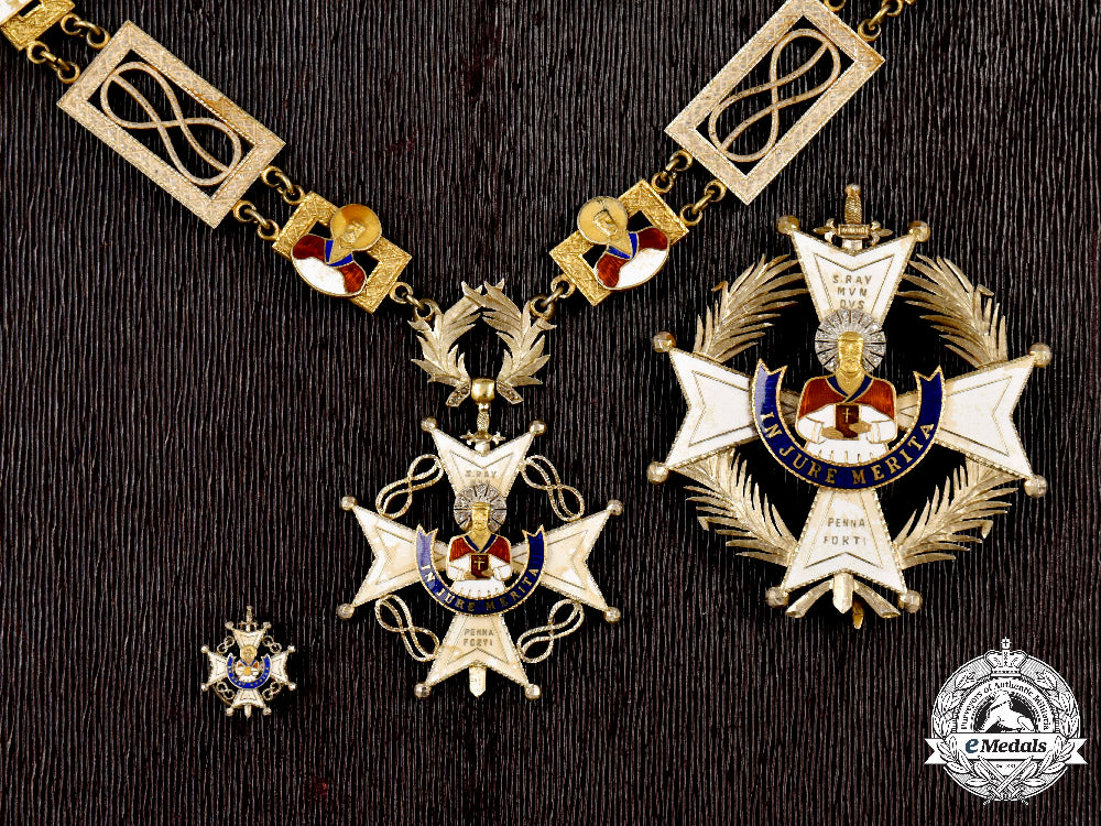 spain,_facist_state._an_order_of_the_cross_of_st._raimond_de_penafort,_cross_of_honour,_collar_badge_with_chain&_star,_c.1955_c2021_638_mnc0558_1