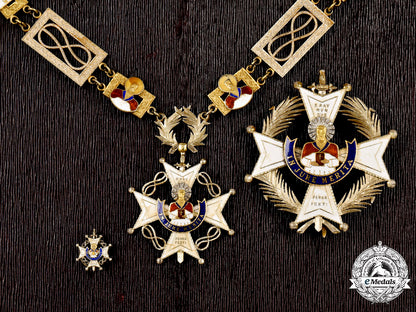spain,_facist_state._an_order_of_the_cross_of_st._raimond_de_penafort,_cross_of_honour,_collar_badge_with_chain&_star,_c.1955_c2021_638_mnc0558_1