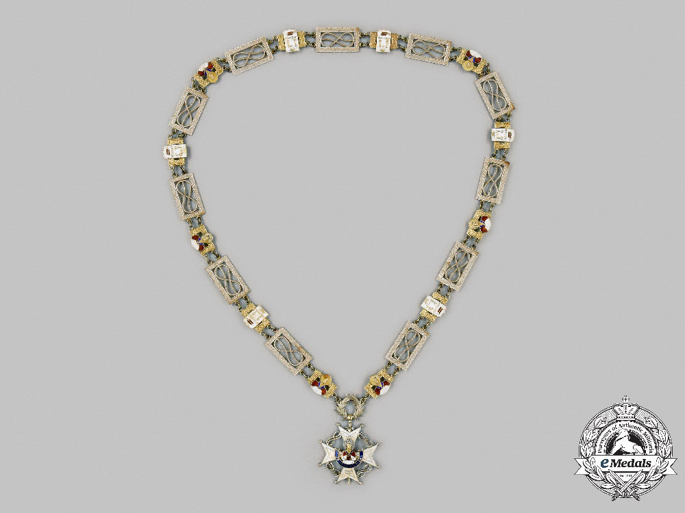 spain,_facist_state._an_order_of_the_cross_of_st._raimond_de_penafort,_cross_of_honour,_collar_badge_with_chain&_star,_c.1955_c2021_639_mnc0562_1