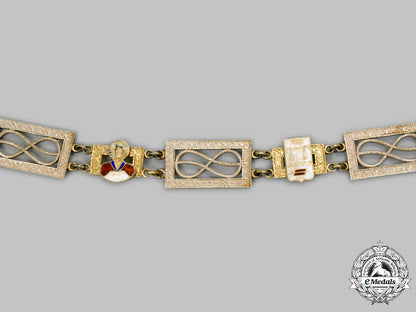 spain,_facist_state._an_order_of_the_cross_of_st._raimond_de_penafort,_cross_of_honour,_collar_badge_with_chain&_star,_c.1955_c2021_642_mnc0573_1