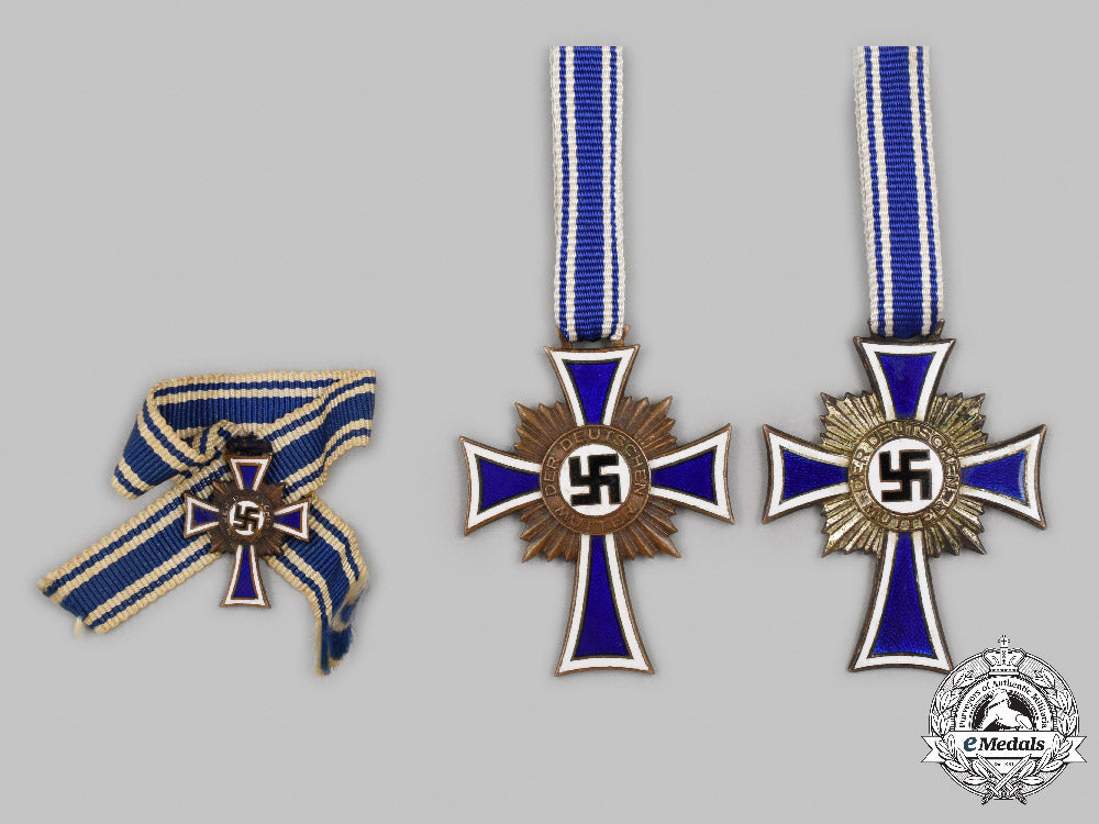 germany,_third_reich._a_lot_of_honour_crosses_of_the_german_mother_c2021_642emd_5701
