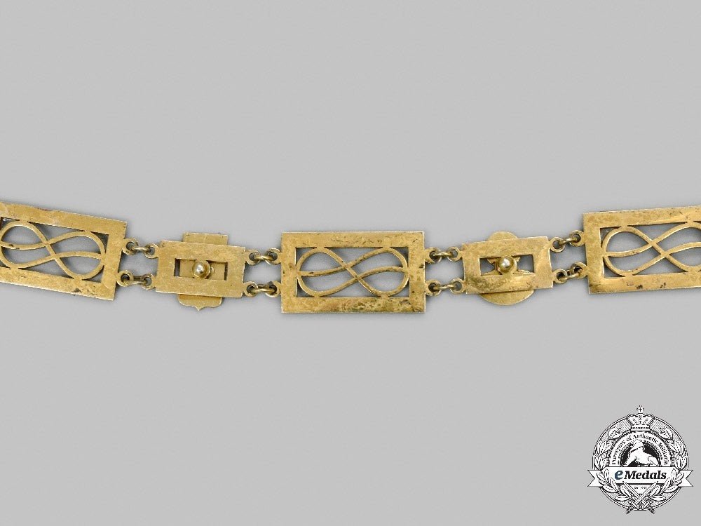 spain,_facist_state._an_order_of_the_cross_of_st._raimond_de_penafort,_cross_of_honour,_collar_badge_with_chain&_star,_c.1955_c2021_643_mnc0575_1