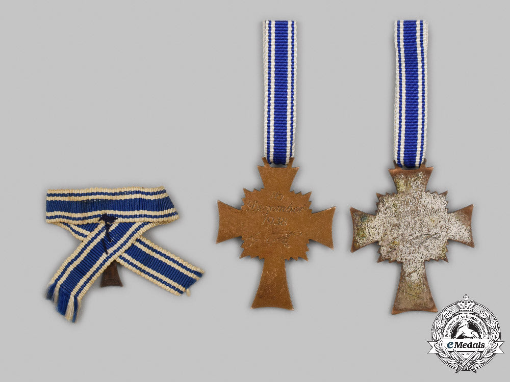 germany,_third_reich._a_lot_of_honour_crosses_of_the_german_mother_c2021_644emd_5703