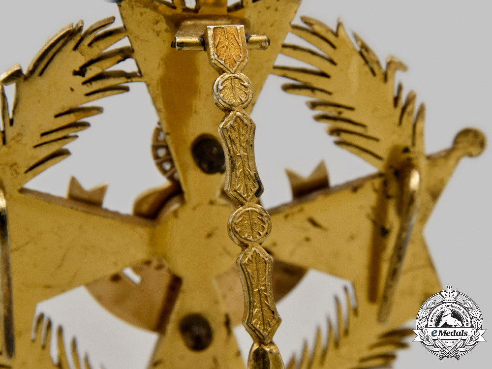 spain,_facist_state._an_order_of_the_cross_of_st._raimond_de_penafort,_cross_of_honour,_collar_badge_with_chain&_star,_c.1955_c2021_646_mnc0593_1