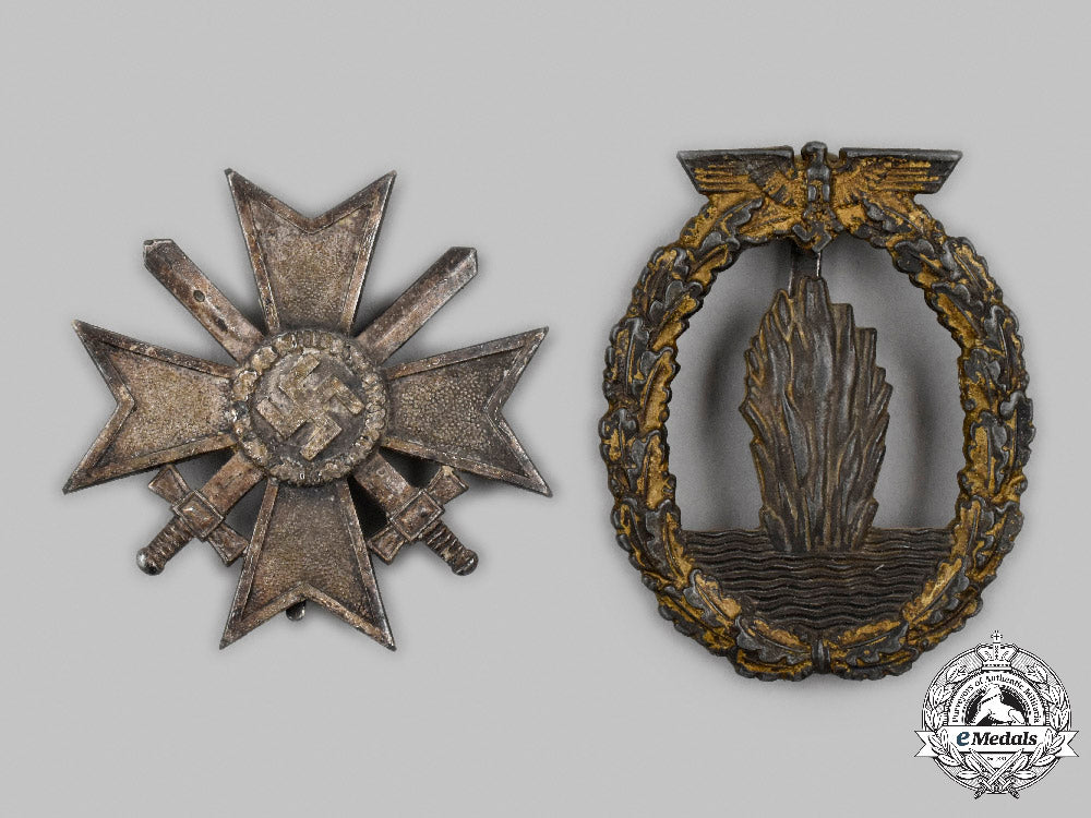 germany,_wehrmacht._a_pair_of_service_badges_c2021_679_mnc0486