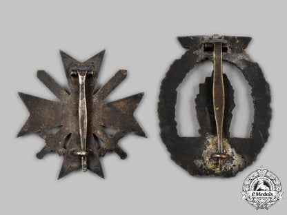 germany,_wehrmacht._a_pair_of_service_badges_c2021_680_mnc0488