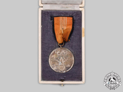 germany,_third_reich._a_german_olympic_medal,_with_case_c2021_696_mnc4165