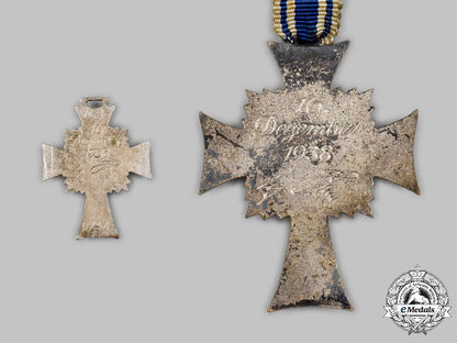 germany,_third_reich._an_honour_cross_of_the_german_mother,_silver_grade,_with_miniature_c2021_706_mnc0635