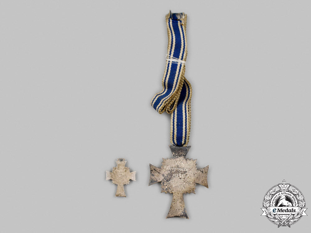 germany,_third_reich._an_honour_cross_of_the_german_mother,_silver_grade,_with_miniature_c2021_707_mnc0633