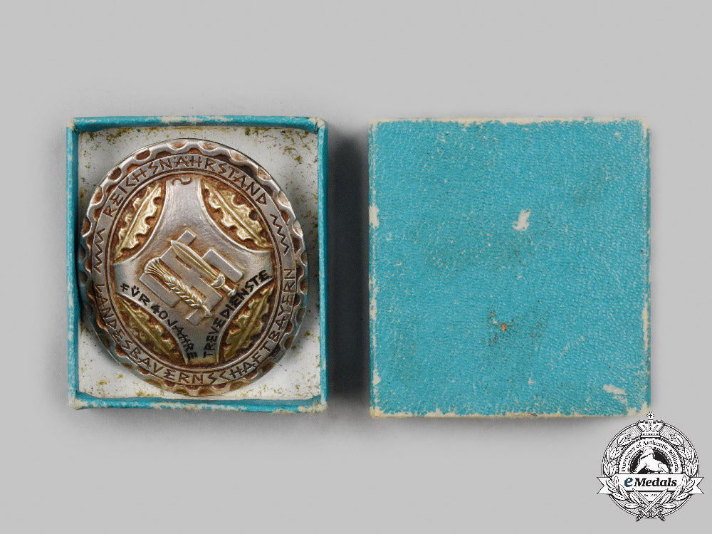 germany,_third_reich._a_reichsnährstand_bavaria40-_year_long_service_badge_in_silver,_with_case_c2021_716emd_8428