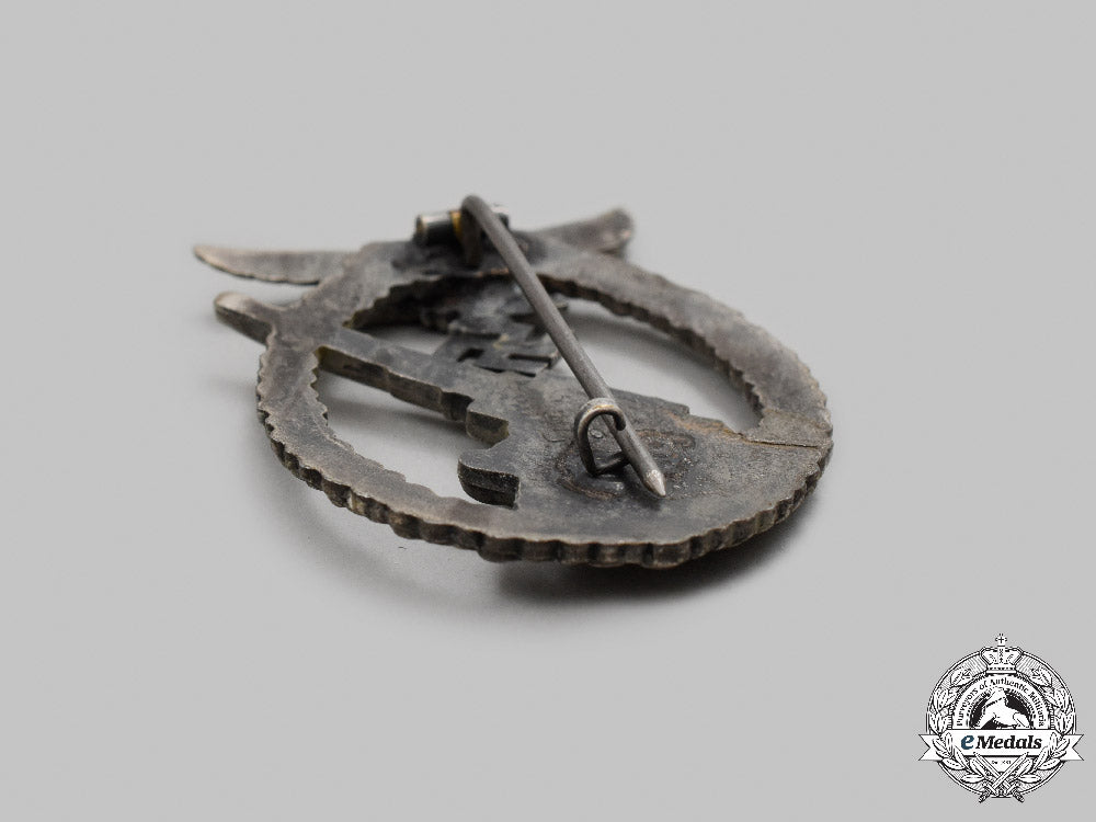 germany,_luftwaffe._a_late-_war_flak_badge,_by_f.w._assmann&_söhne_c2021_746emd_5932
