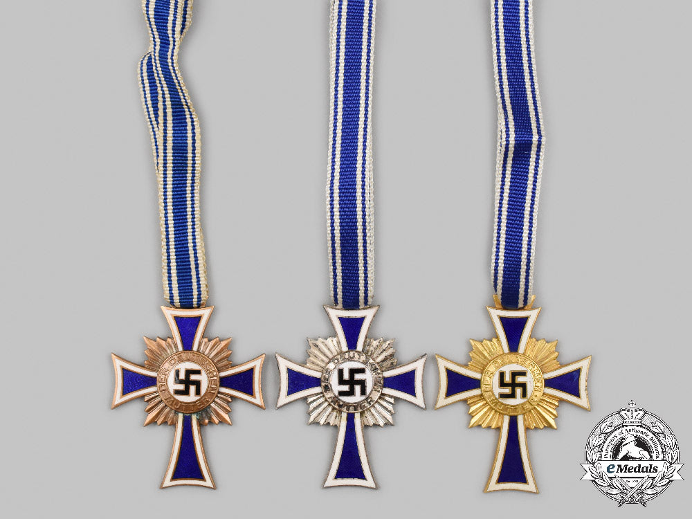 germany,_third_reich._a_lot_of_honour_crosses_of_the_german_mother,_all_grades_c2021_821emd_6234