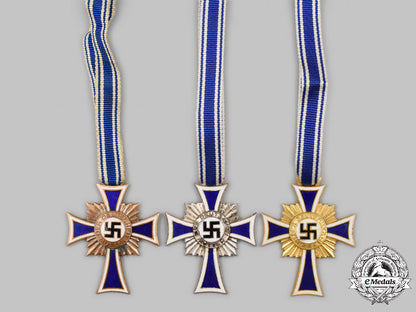 germany,_third_reich._a_lot_of_honour_crosses_of_the_german_mother,_all_grades_c2021_821emd_6234
