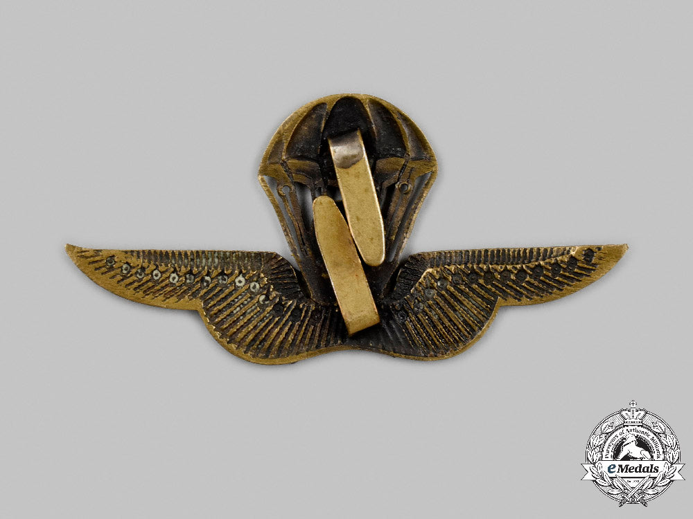 hungary,_kingdom._a_rare_royal_hungarian_army_parachutist’s_badge,_bronze_grade_c2021_828_mnc8808_1