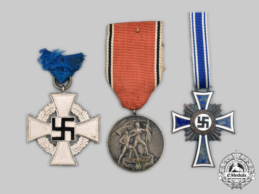 germany,_third_reich._a_mixed_lot_of_decorations_c2021_845_mnc4850