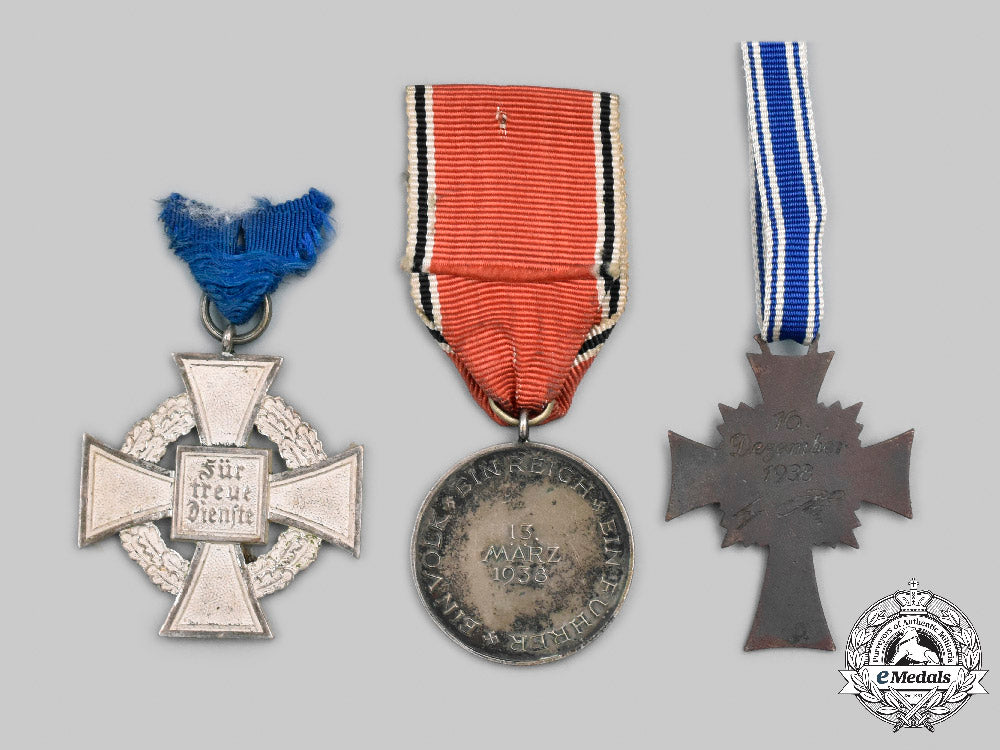 germany,_third_reich._a_mixed_lot_of_decorations_c2021_846_mnc4854