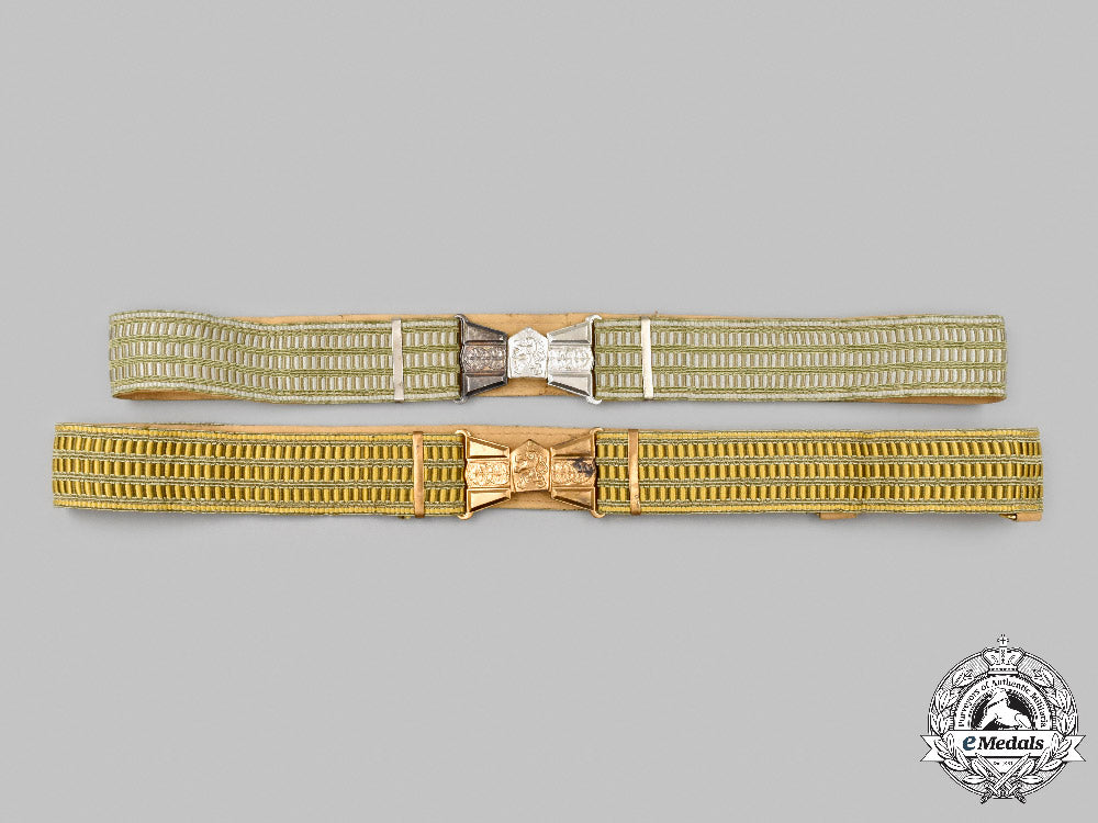 czechoslovakia,_socialist_republic._two_people's_army_belts_c2021_849_mnc8174_1
