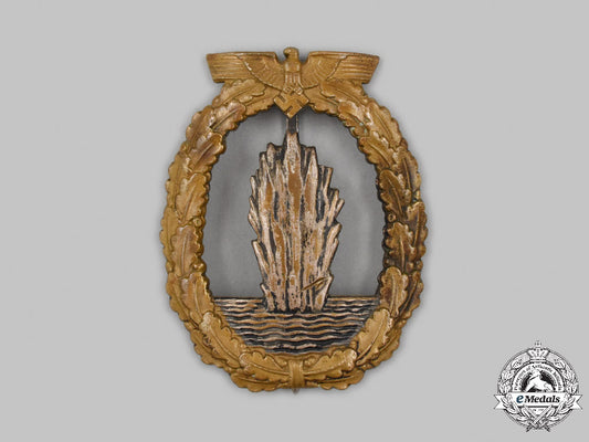 germany,_kriegsmarine._a_minesweeper_war_badge,_by_schwerin&_sohn_c2021_851emd_6301